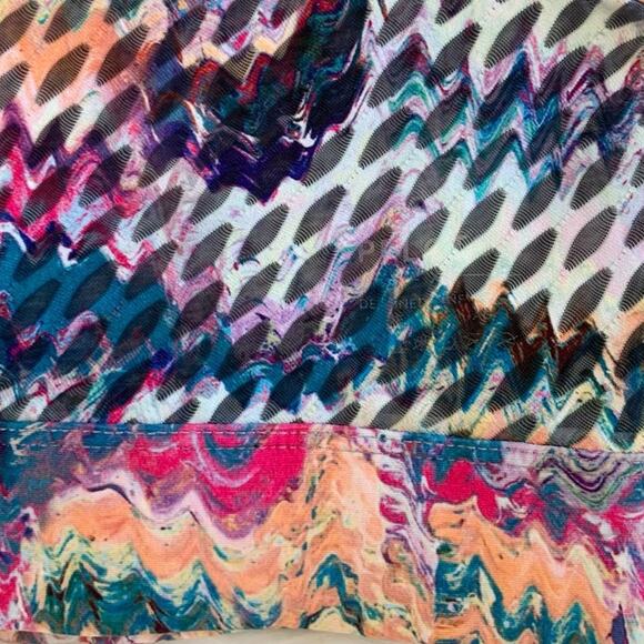 Peloton Sports Bra High Neck River Rock Wavy Groovy Top NWOT XS - Picture 7 of 11